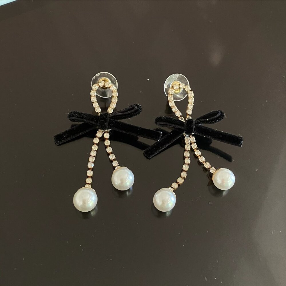 Bow and Pearl Earrings